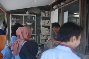  mg 1973 Kursus Keramik  di Bandung  Elina  Keramik 